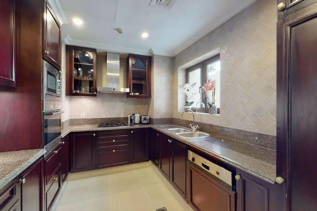 דובאי Al Tajer, Core C, Souk Al Bahar - Charming Two Bedroom דירה